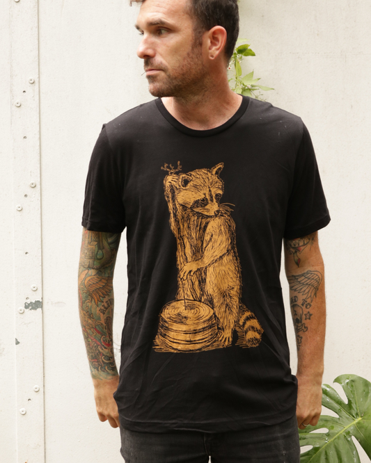 Raccoon Playing a Washtub Bass Men's/Unisex Shirt