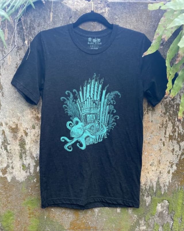 Octopus Playing an Organ Men’s/Unisex Shirt - Classic Tee - Black / XL - Unisex Tees