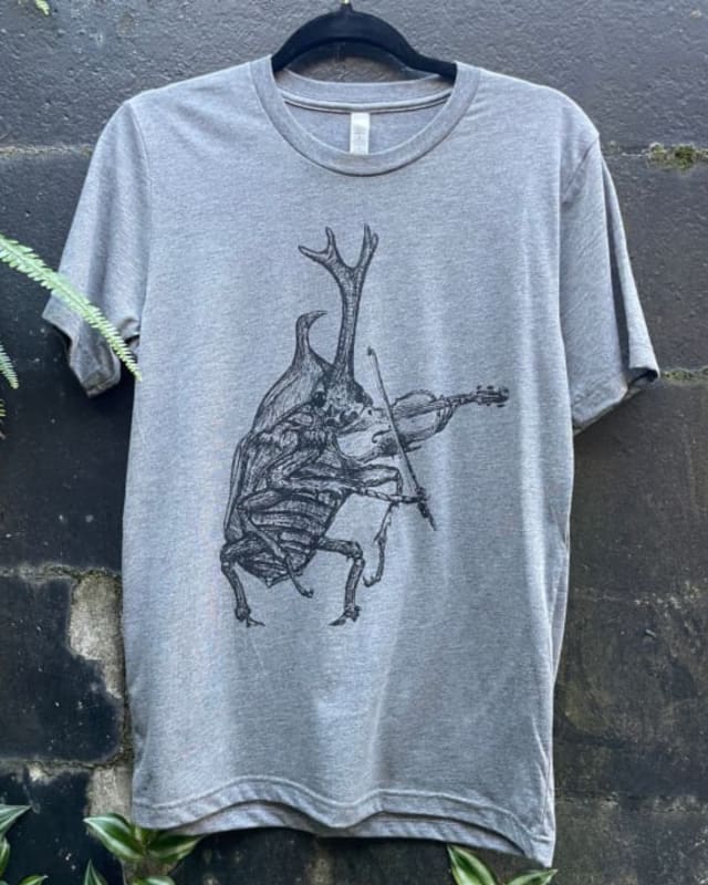 Rhino Beetle Playing a Violin Men’s/Unisex Shirt - 70’s Vintage Tee - Tri-Grey / XS - Unisex Tees