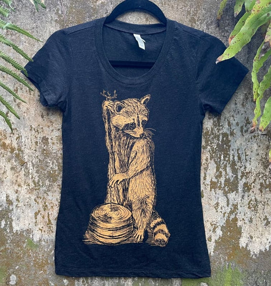 Raccoon Playing a Washtub Bass Women’s Shirt - Women’s